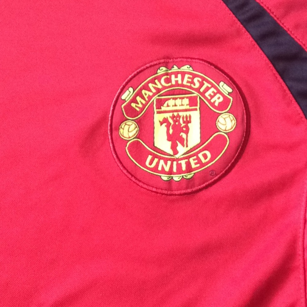 Manchester United Jersey - Picture 2 of 3